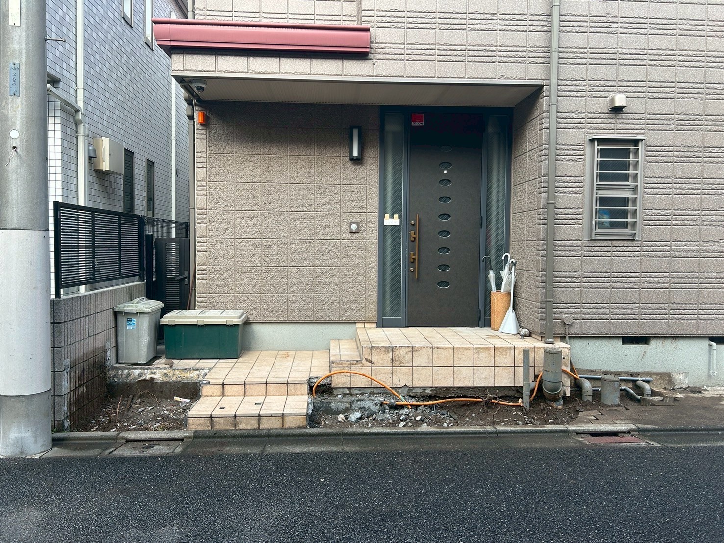 植栽撤去 / 目隠しフェンス設置 /
ポスト交換 施工写真 2