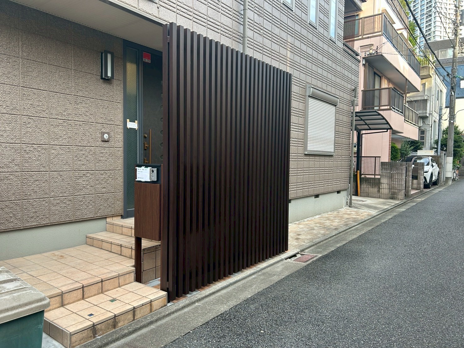 植栽撤去 / 目隠しフェンス設置 /
ポスト交換 施工後