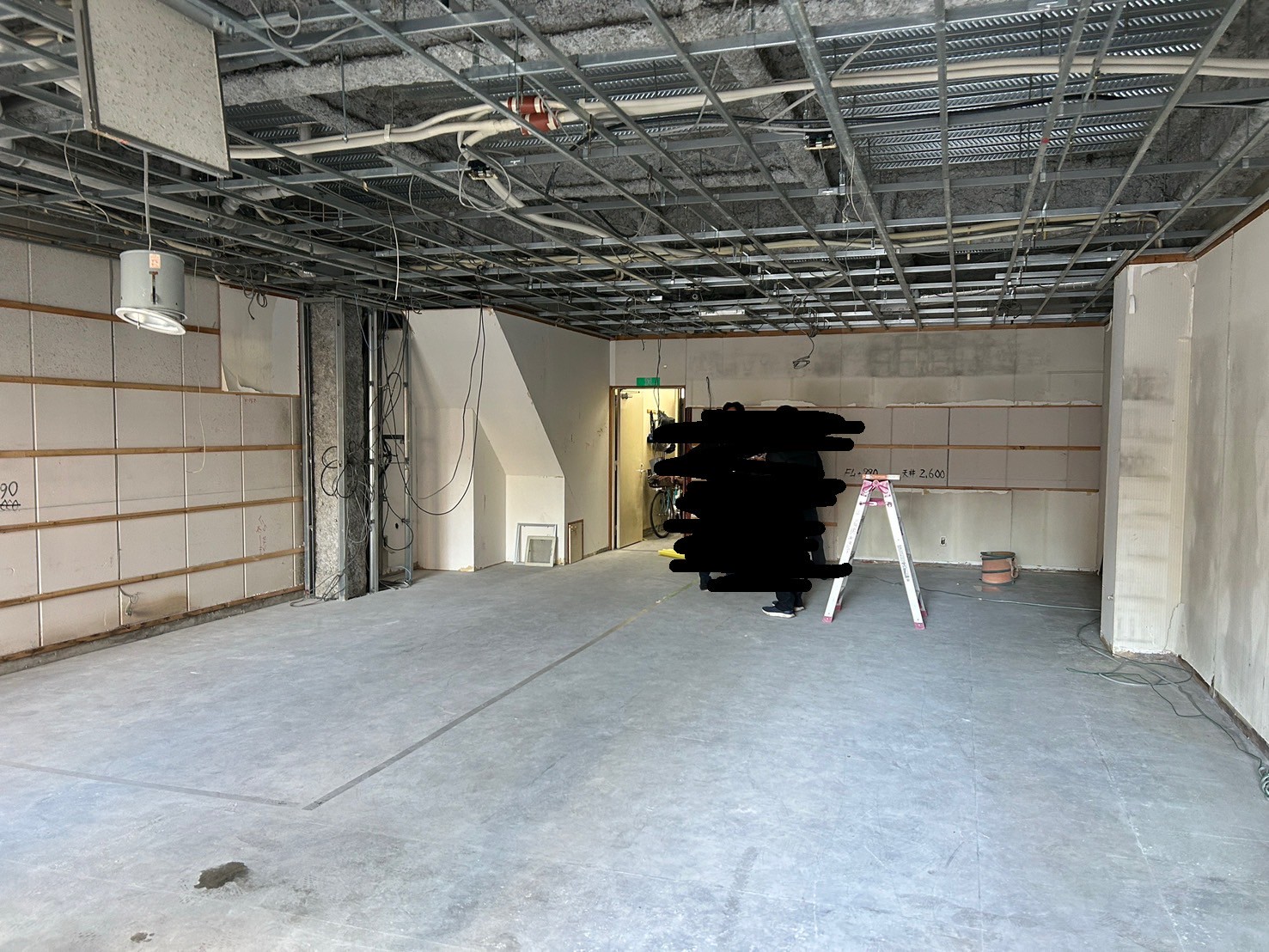 店舗工事（間仕切り造作・表装・エアコン設置） 施工前