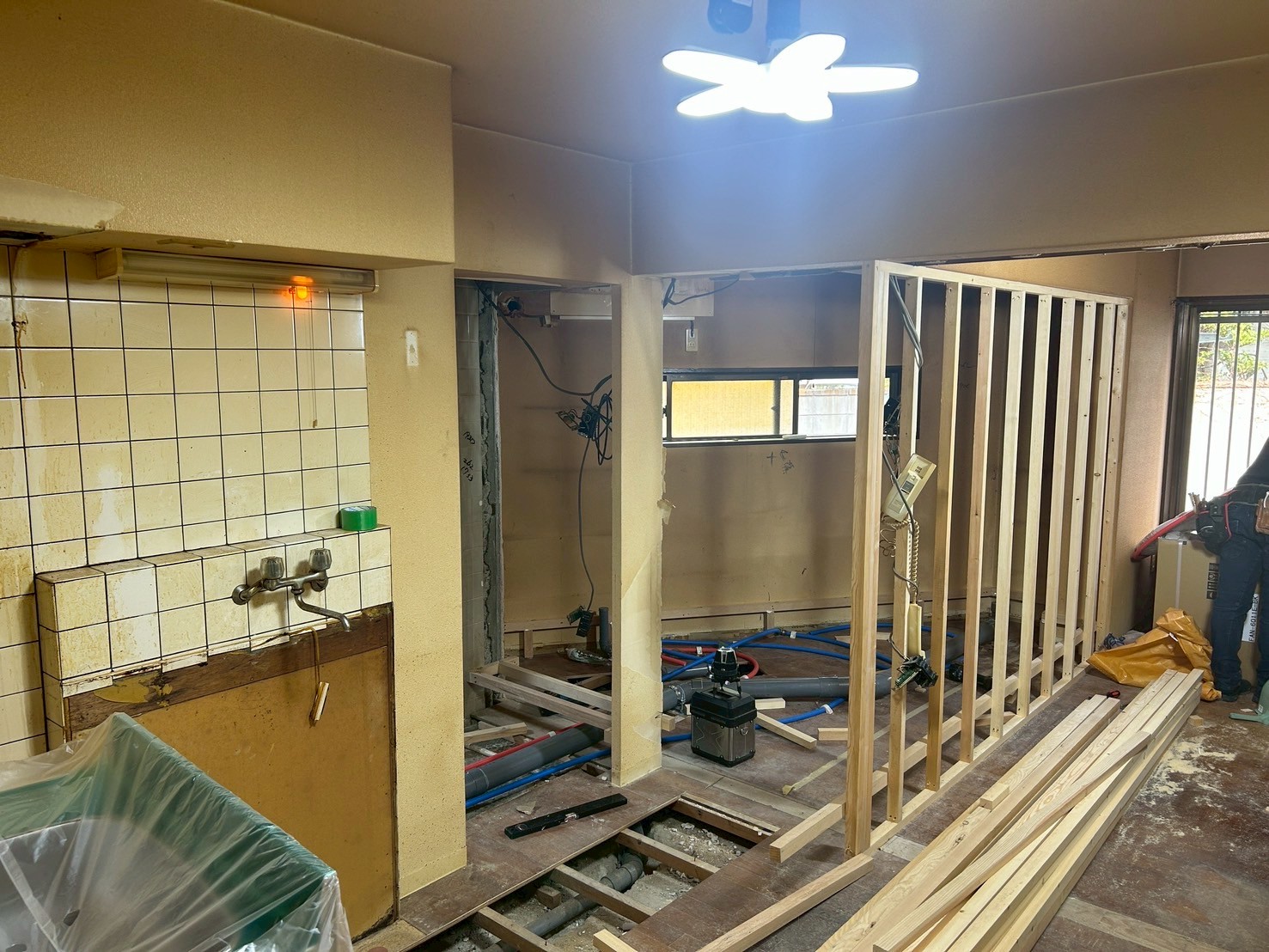 マンションリノベーション（1K→1DK |間取り変更＋水回り交換） 施工写真 3