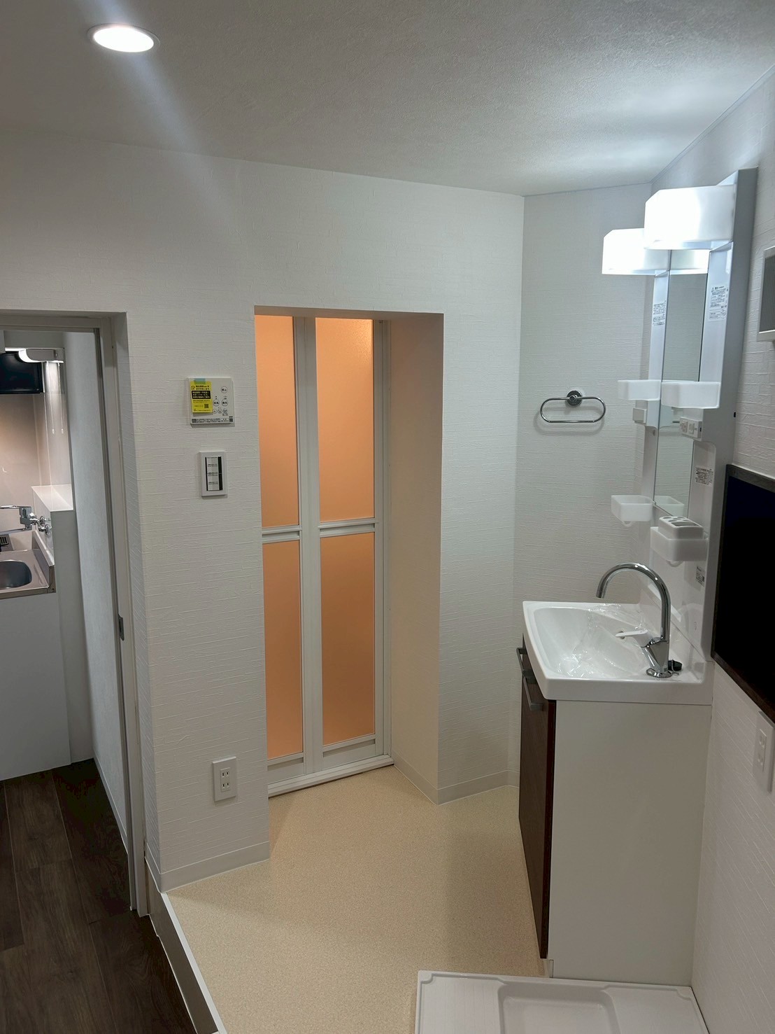 マンションリノベーション（1K→1DK |間取り変更＋水回り交換） 施工写真 7